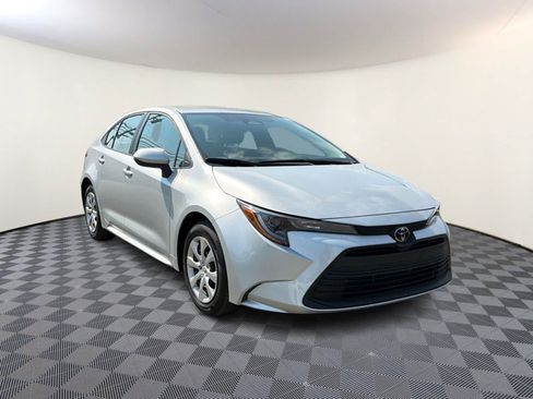 Used 2026 Toyota Corolla LE FWD image 5