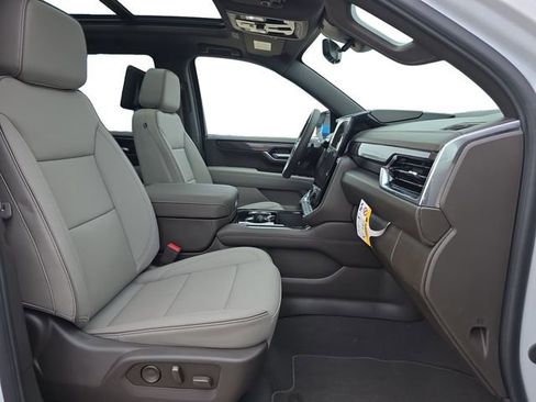 New 2026 GMC Yukon Elevation w/ Elevation Premium Package AWD/4WD image 17