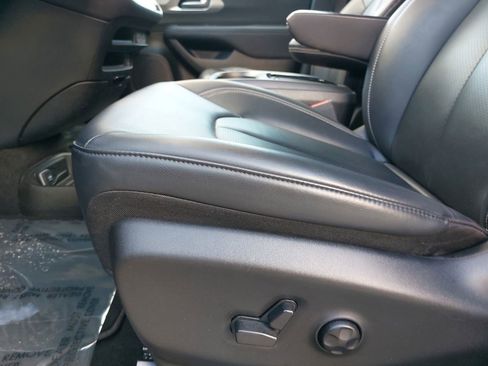 Used 2024 Chrysler Pacifica Hybrid S Appearance Pkg w/ Uconnect Theater Family Group image 27