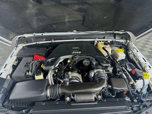 Used 2018 Jeep Wrangler Sport image 31