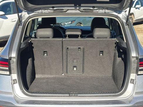 Used 2025 Volkswagen Taos SE image 31