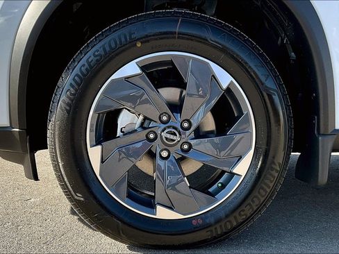 Used 2025 Nissan Rogue SV image 18