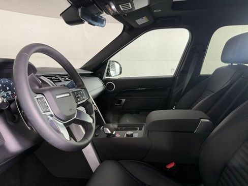 Used 2025 Land Rover Discovery S image 34