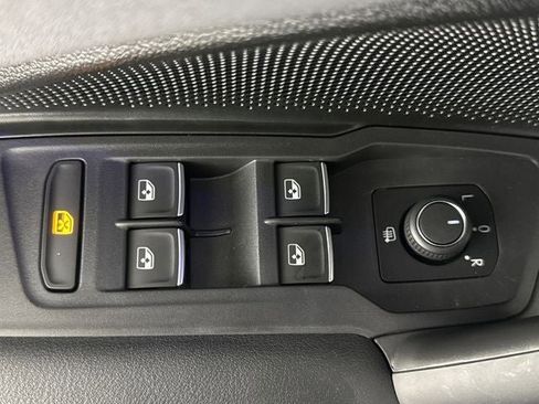 New 2026 Volkswagen Tiguan SE image 17