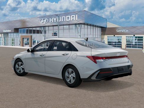New 2026 Hyundai Elantra SE FWD image 5