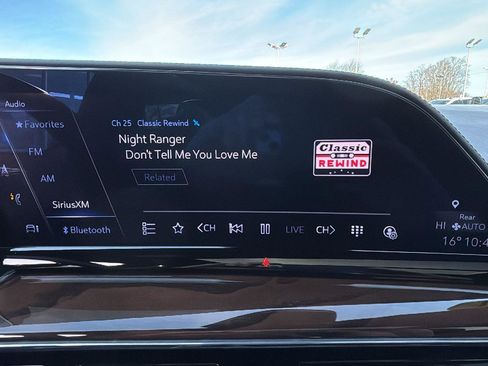 Certified 2024 Cadillac Escalade ESV Premium Luxury Platinum w/ Heavy-Duty Trailer Package image 19