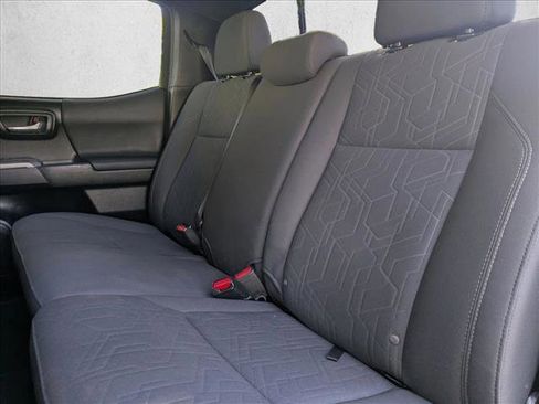 Used 2019 Toyota Tacoma TRD Off-Road image 18