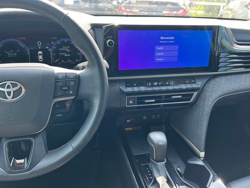Used 2025 Toyota Camry XLE FWD image 17