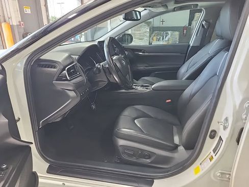 Used 2021 Toyota Camry XSE FWD image 7