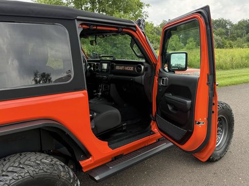 Used 2019 Jeep Wrangler Sport AWD/4WD image 24