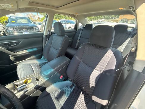 Used 2017 Nissan Altima 2.5 SV w/ Convenience Package FWD image 16