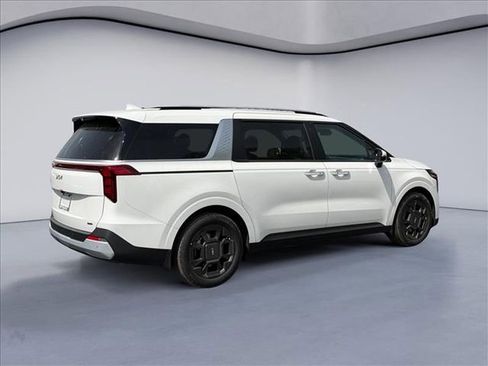 New 2026 Kia Carnival EX FWD image 5