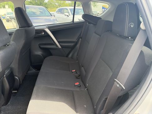 Used 2018 Toyota RAV4 XLE AWD/4WD image 19