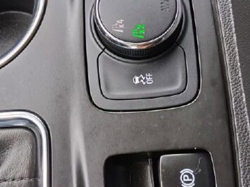 Used 2018 Chevrolet Traverse LT image 27