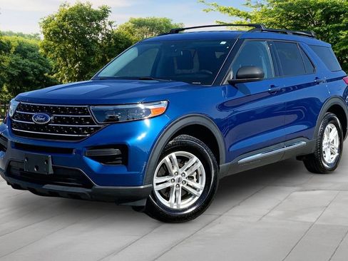 Used 2021 Ford Explorer XLT AWD/4WD image 1