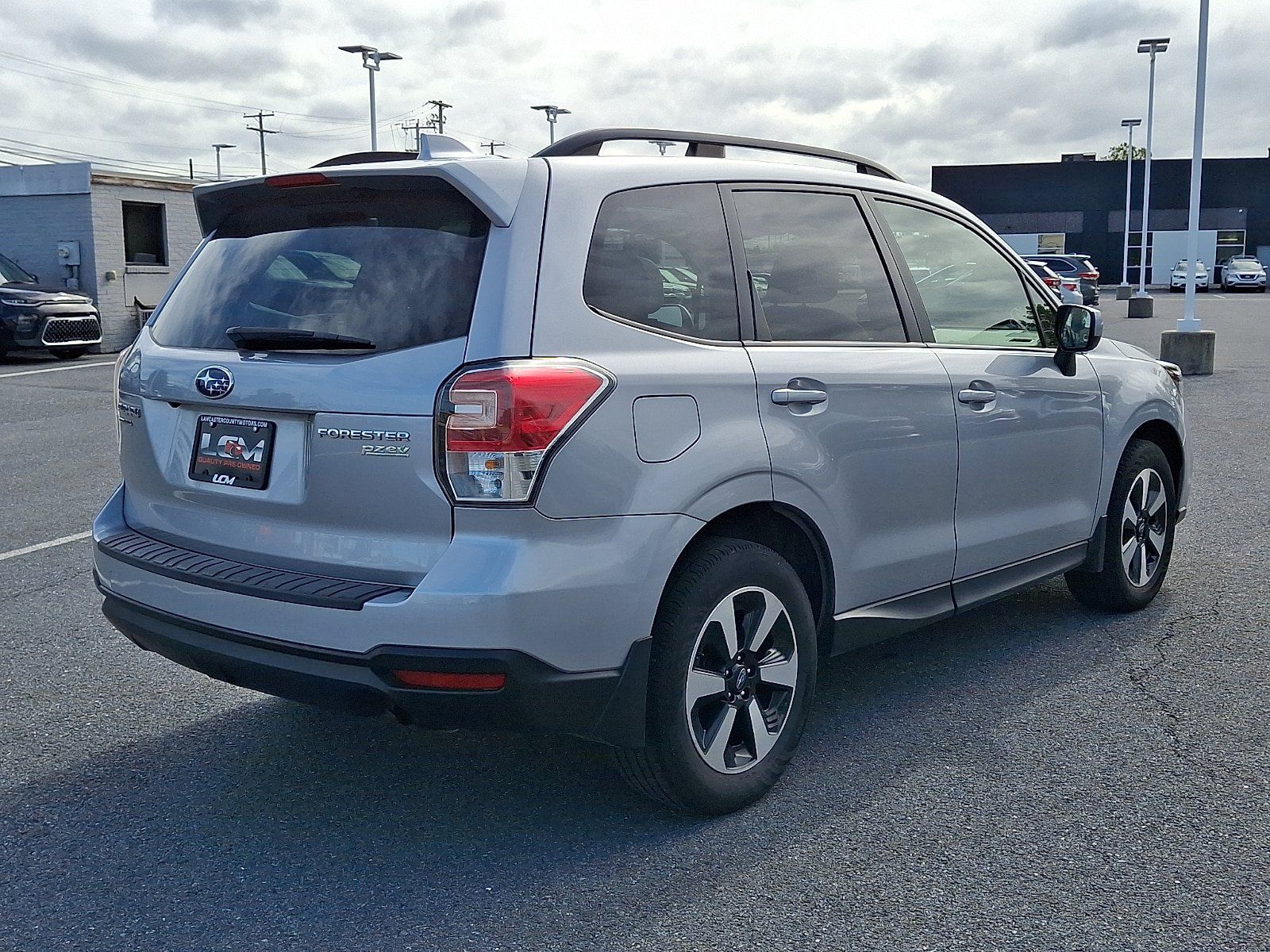 Used 2017 Subaru Forester 2.5i Premium w/ All-Weather Package AWD/4WD image 5