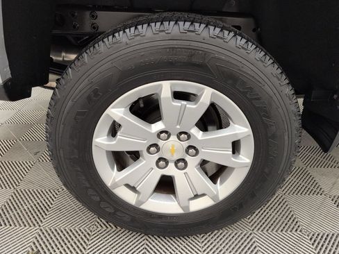 Used 2020 Chevrolet Colorado LT w/ Luxury Package RWD image 19