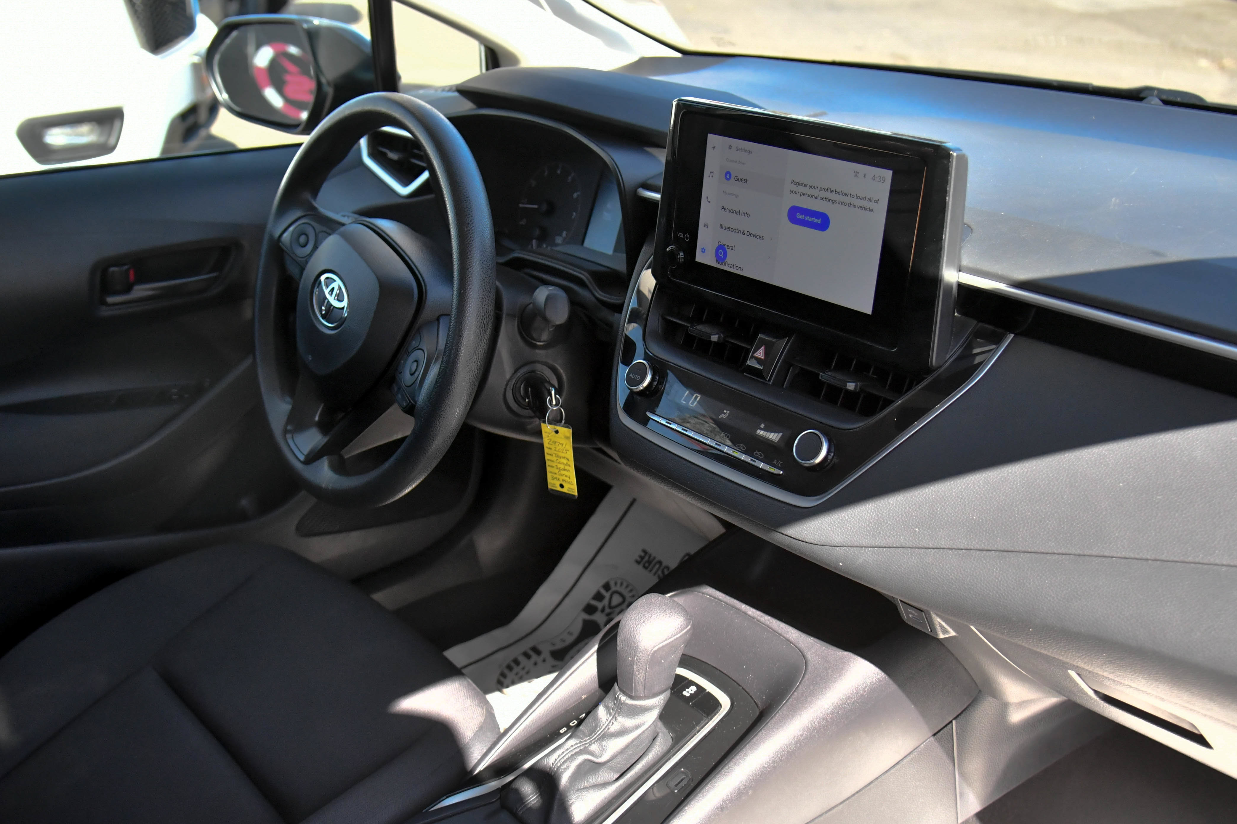 Used 2025 Toyota Corolla LE FWD image 40