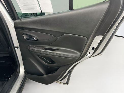 Used 2020 Buick Encore Preferred AWD/4WD image 31