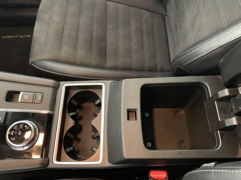 Used 2024 Mitsubishi Outlander SE image 29