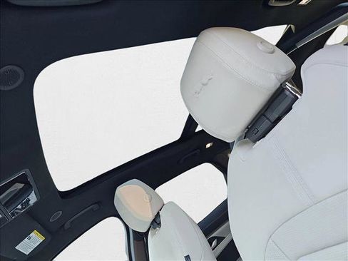 New 2025 Jaguar F-PACE R-Dynamic S image 30