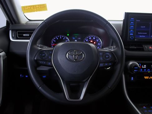Used 2022 Toyota RAV4 XLE Premium image 27