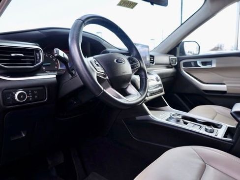 Used 2022 Ford Explorer XLT w/ Equipment Group 202A image 22