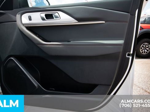 Used 2025 Ford Explorer Active image 31