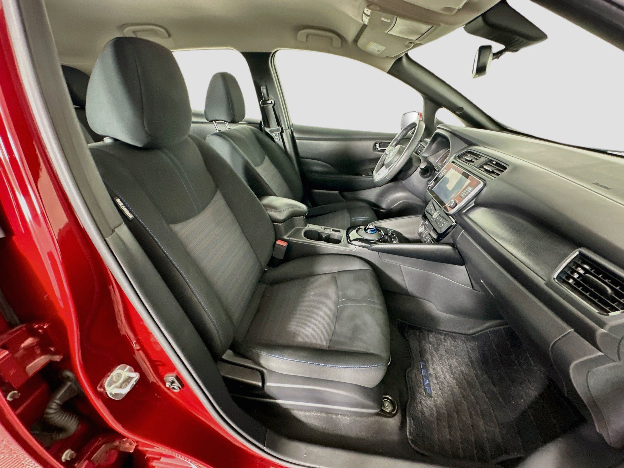 Used 2021 Nissan Leaf SV w/ SV Technology Package FWD image 31