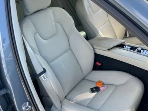 Used 2024 Volvo XC60 B5 Core w/ Protection Package Premier AWD/4WD image 7