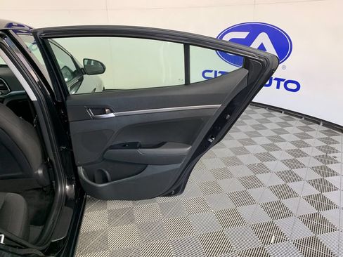 Used 2019 Hyundai Elantra SE w/ Winter Weather Package FWD image 33