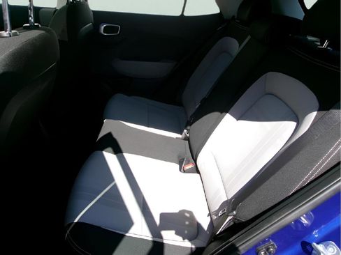 Used 2024 Hyundai Venue SEL image 10