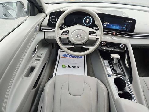 Used 2023 Hyundai Elantra SEL w/ Convenience Package image 10