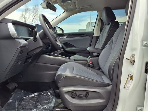 New 2026 Volkswagen Tiguan SE image 9