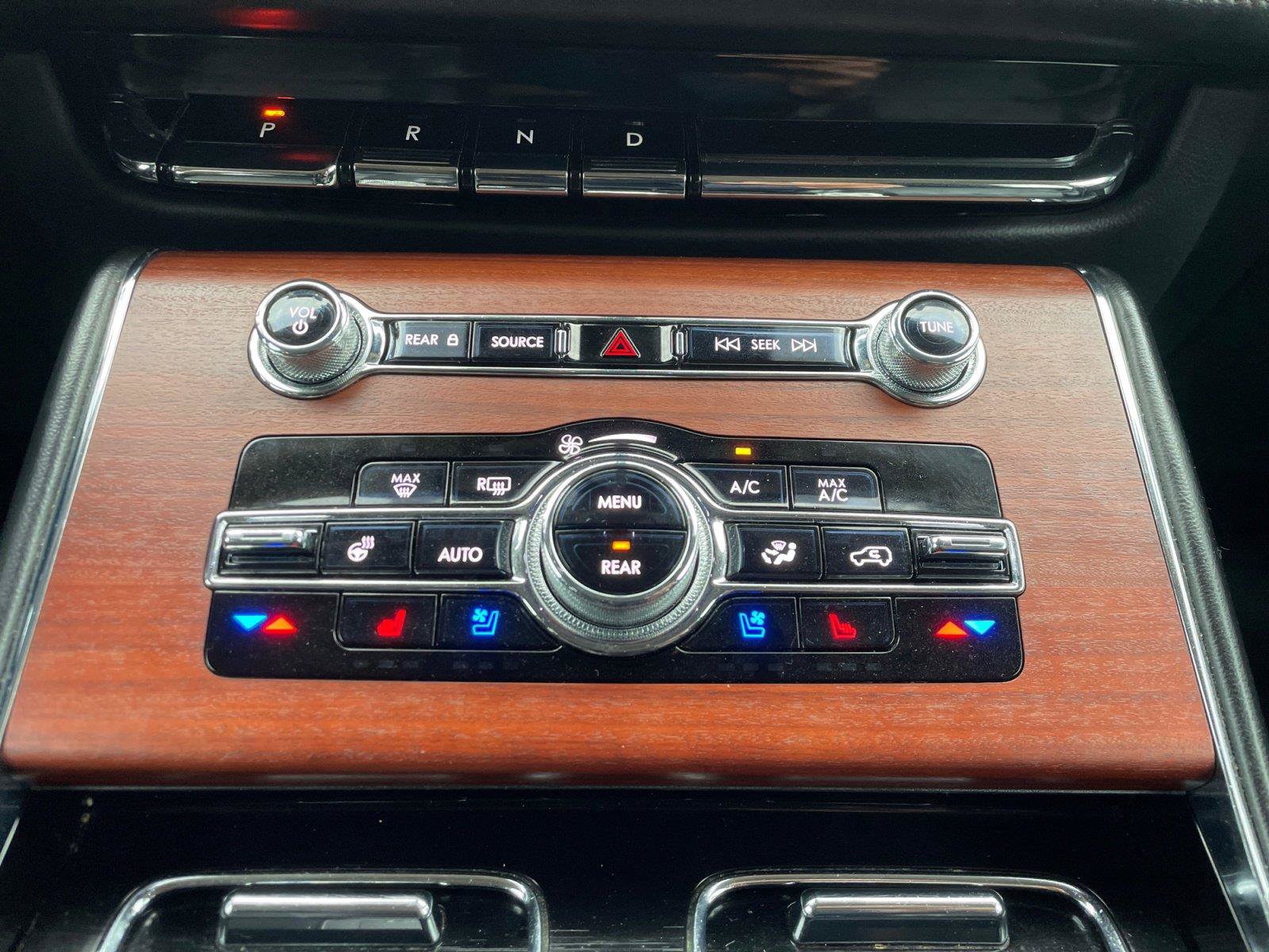 Used 2022 Lincoln Aviator Reserve w/ Equipment Group 201A AWD/4WD image 11
