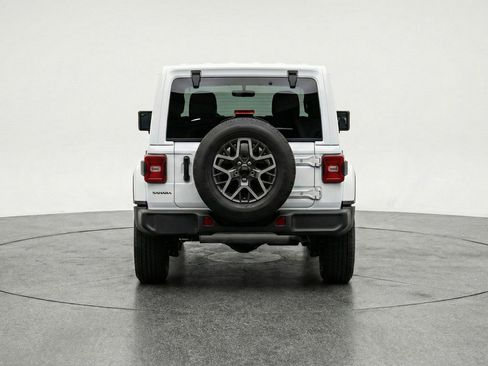 Used 2025 Jeep Wrangler Sahara image 7