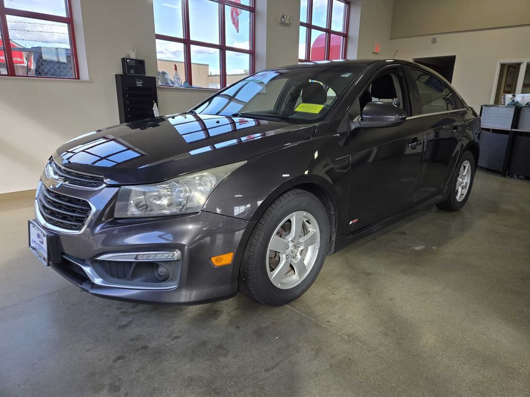 Used 2016 Chevrolet Cruze LT FWD image 2