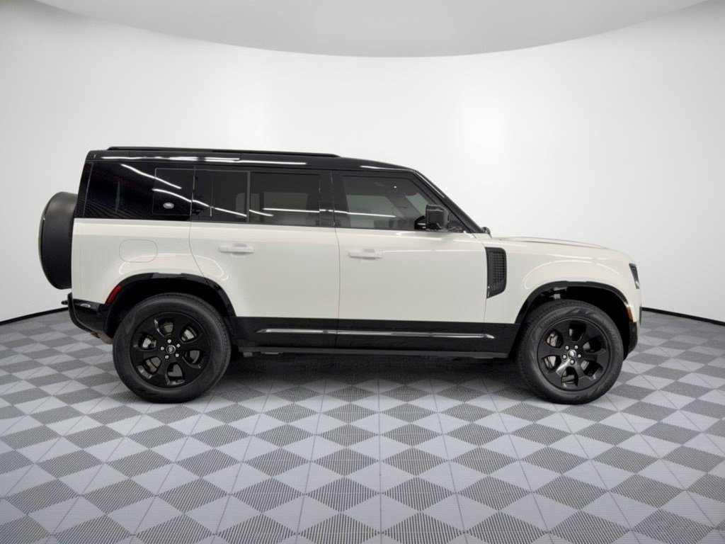 Used 2023 Land Rover Defender 110 X-Dynamic SE AWD/4WD image 8