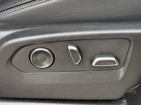 Used 2025 GMC Yukon XL Denali AWD/4WD image 29