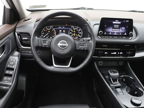 Used 2023 Nissan Rogue SV w/ SV Premium Package image 13