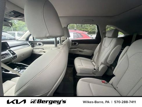 Certified 2023 Kia Sorento SX Prestige AWD/4WD image 9