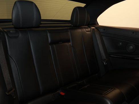 Used 2018 BMW M4 Convertible image 19