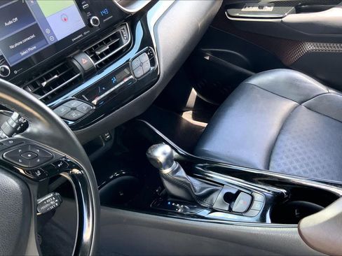 Used 2019 Toyota C-HR Limited FWD image 16