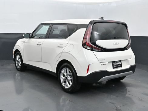 Used 2023 Kia Soul LX w/ LX Technology Package image 5