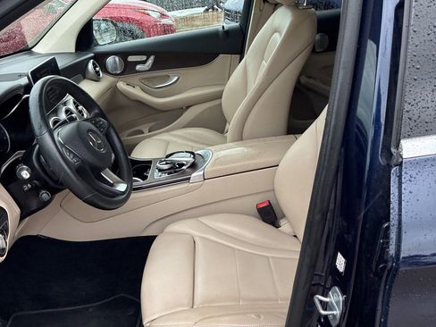 Used 2019 Mercedes-Benz GLC 350e 4MATIC image 3