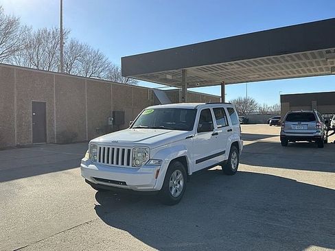 Used 2011 Jeep Liberty Sport image 1