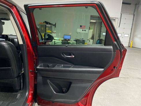 Used 2023 Nissan Pathfinder SL w/ SL Premium Package image 27