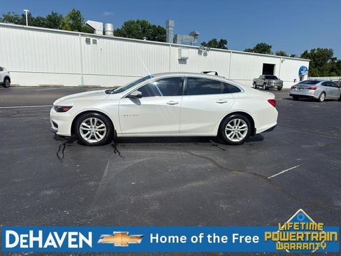 Used 2017 Chevrolet Malibu LT w/ Driver Confidence Package FWD image 3