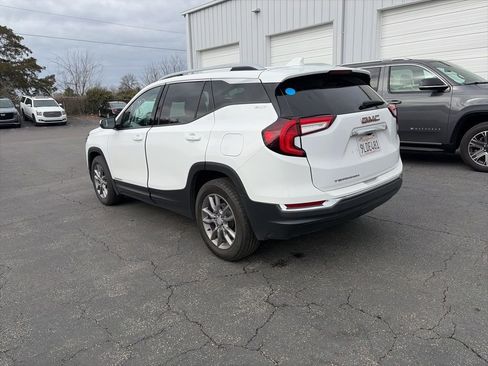 Used 2024 GMC Terrain SLT image 5