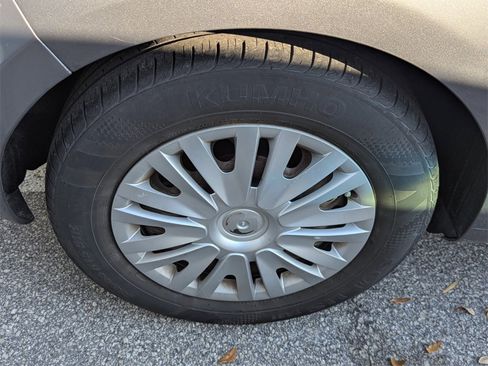 Used 2011 Volkswagen Golf 4-Door image 13